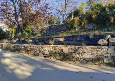 Création d'un clos en pierre et aménagement d'espaces verts